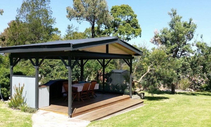 Somers House | She-oak Cottage - Stroll to the beach