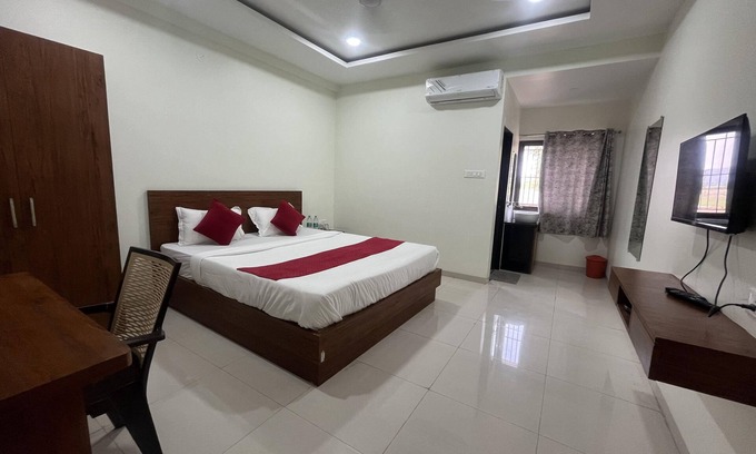 Maliwada Hotel | Shelke Mama's Lodging & Resorts