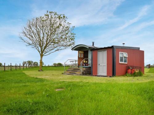 Earls Barton Apartment | Shepherds Cottage - Uk49766