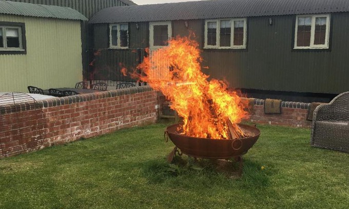 Alcester House | Shepherds View at Oaks Barn Farm Alcester with optional paid for Hot tub