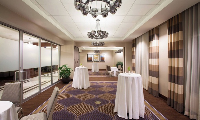 Moon Township Hotel | Sheraton Pittsburgh Airport Hotel