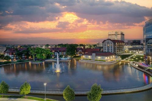 Maryland Heights Hotel | Sheraton Westport Lakeside Chalet