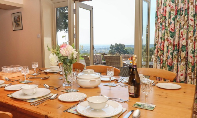 Westcott Cottage | Sherway Coach House