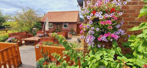Boston House | Sherwood Studio Annexe 1 Bedroom Entire Property