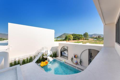 Chonburi House | SHIN Lalynn Pool Villa