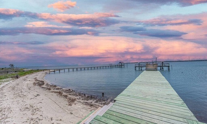 Sealevel House | Shipwrecked on Shell Hill 2 Waterfront Houses