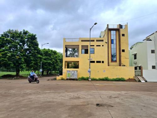 Raipur House | SHIVAY GUEST HOUSE & PG for short-stay near by BALCO MEDICAL CENTER,IIM, IIIT, HNLU, ITM, KALINGA UNIVERSITY, ADIWASI SANGHRALA,AND MANTRALAYA IN Naya raipur