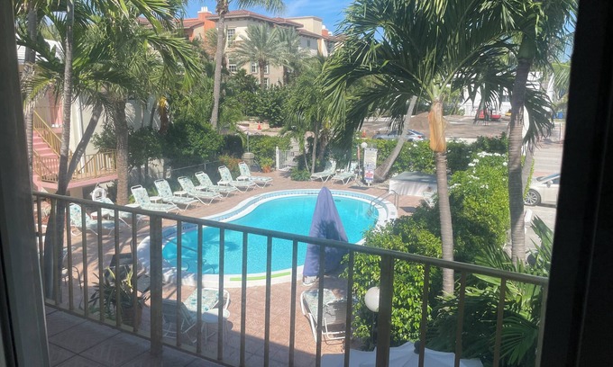 Lauderdale-by-the-Sea Hotel | Shore Haven Resort Inn