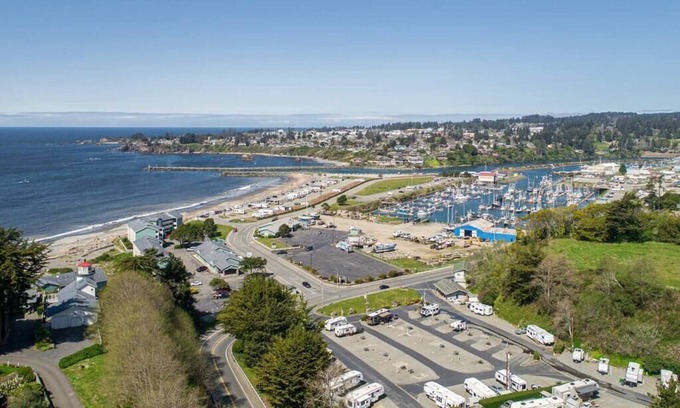 Harbor House | Short walk to the beach Pacific Hideaway!
