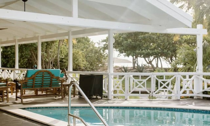 Testman House | Shoys Beach House - 5 bedroom villa on the Beach!