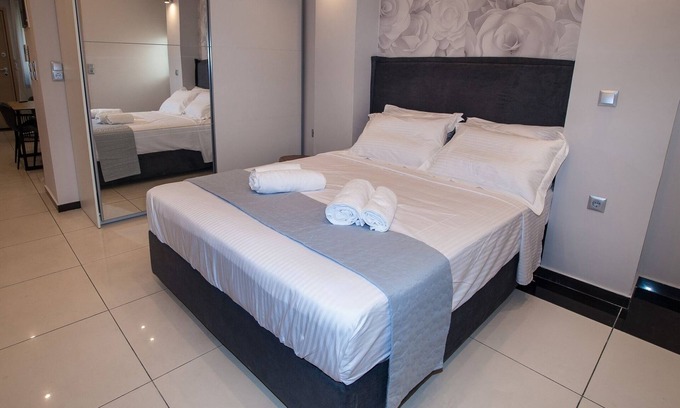 Kallithea Apartment | Sia's Retreat 1 Modern Apt Athens Riviera