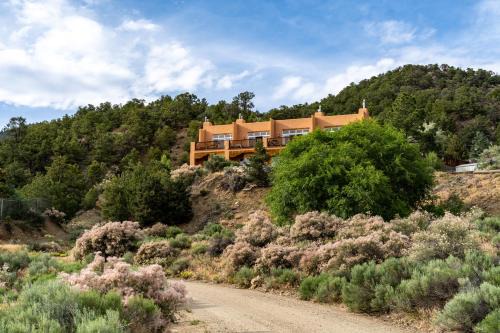 Arroyo Seco House | Side-by-side Adobes, 9 Mi To Taos Ski Valley