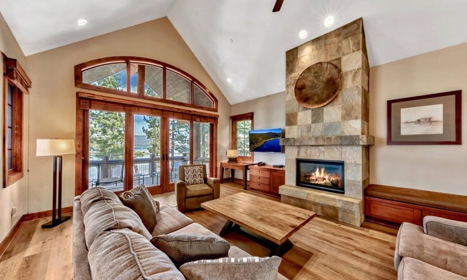 Sierra Shores Condo | Sierra Shores Four - Lakefront Vistas