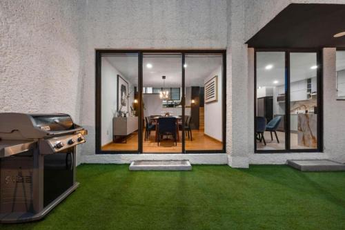 Magdalena Contreras House | Sierra Vista Contemporary Townhouse BBQ Brand New