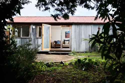 Warburton House | Sign Maker's Cottage