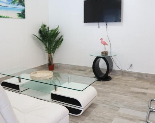 Palm Beach Shores Apartment | SII Luxury 1 Bedroom close to the beach