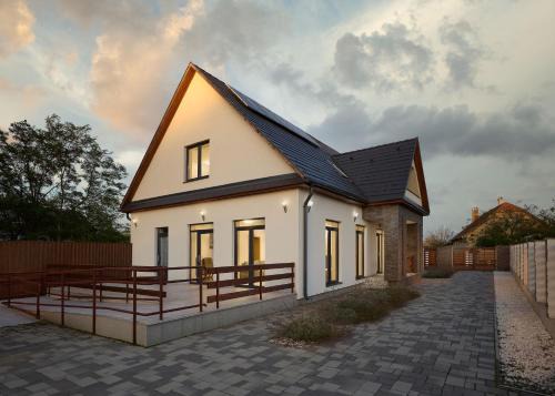 Mariapocs House | Silver Cottage