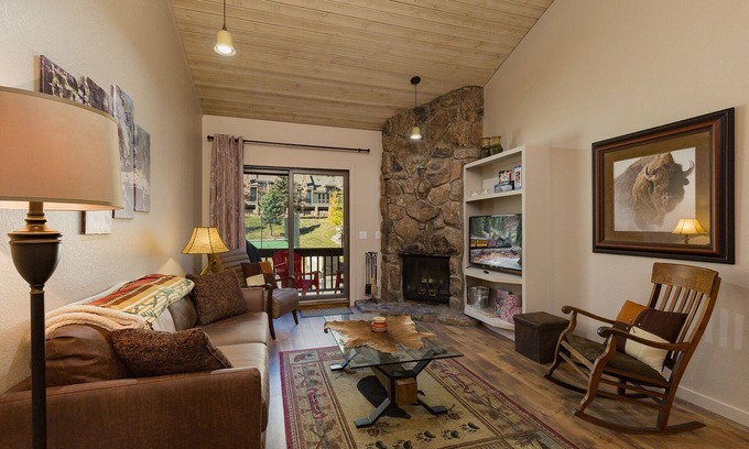 Purgatory Condo | Silver Vista at Cascade (#364) | Near Ski w/Shuttle - Pool - End Unit - Deck