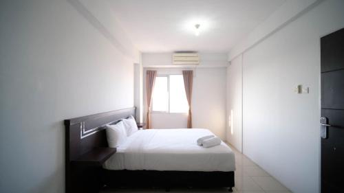 Surabaya Apartment | Simple 2BR with Extra Bed at Menara Rungkut Apartment By Travelio