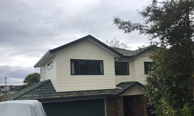 Hilltop House | Simple and comfortable