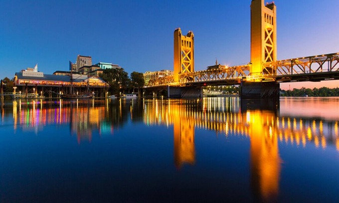 South Natomas House | SIMPLE MODERN AND ELEGANT 3 BD HOME