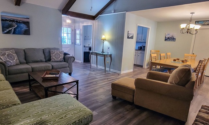 Mount Pleasant House | Simply Sunny Fun! 4BR Close to DT Chas & Beaches! Great backyard firepit & games