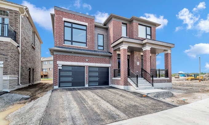 Cobourg House | Single Detached Home $500 for 12 Guests 3 Parkings