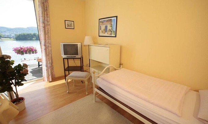 Bad Breisig House | Single room with bath or shower/WC - Hotel Rhein-Residenz