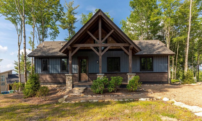 Elk Park House | Sip Sip Hooray at Eagles Nest - Beautiful views, near Eagles Nest Winery, fire pit!