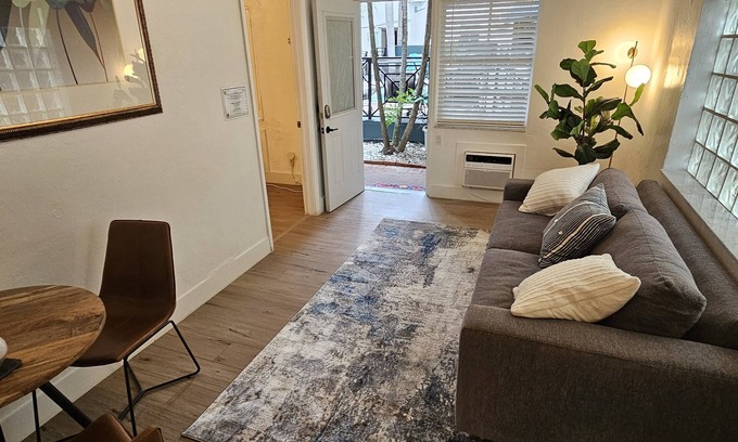 Flamingo/Lummus Apartment | Sirena Azul SoBe Suite 2