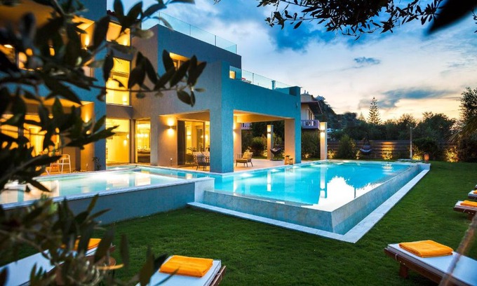 Platanias Town Villa | Sissy Luxury Villa Chania