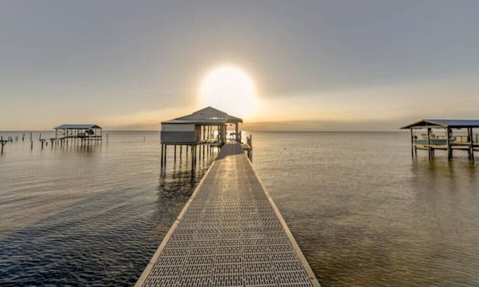 Theodore House | Sittin on the dock of the Bay... 10 minutes from Dauphin Island.