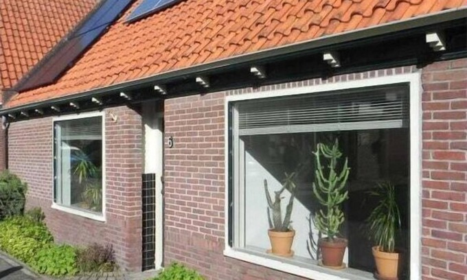 t Zand House | Sjeeltje Comfortable holiday residence