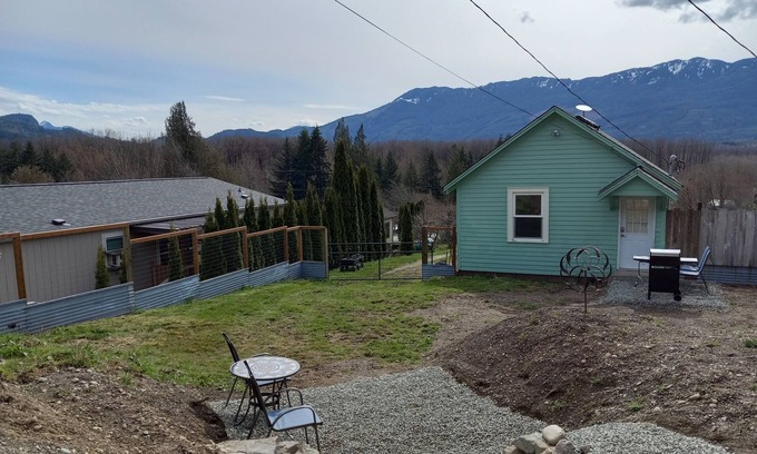 Concrete Cabin | Skagit Cabin Rockport