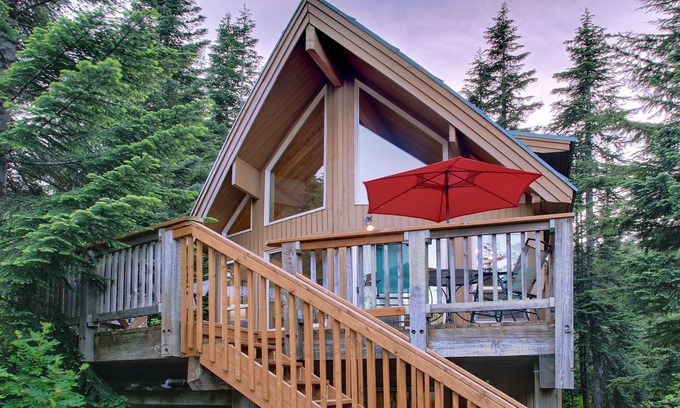 Snoqualmie Pass Ski Chalet | Ski chalet with mountain views.