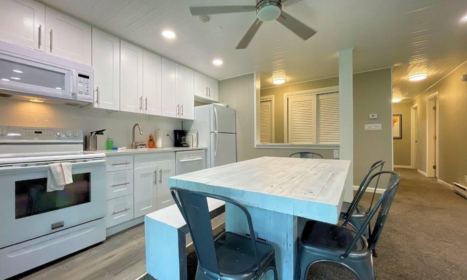Bromley Mountain Condo | Ski home to this Bennington House condo