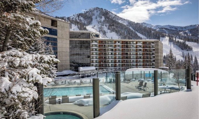 Salt Lake Mountain Resorts Condo | Ski in/out 2-bedroom condo at the Cliff Club at snowbird