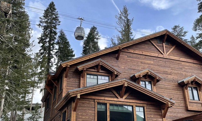 Mammoth Lakes House | Ski-In⛷Ski-Out Luxury CLOUD 9 @ Mountainside Townhomes