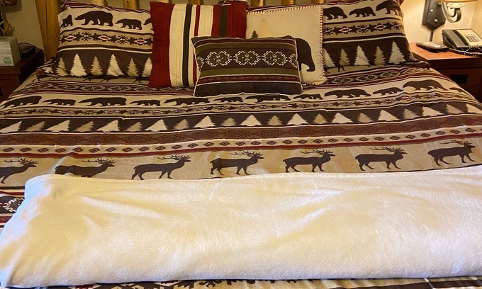 Peak 9 Apartment | Ski in Ski out Studio up to 4 people. King size bed. 50 feet to Superchair!