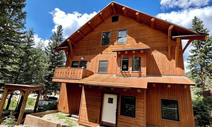 Taos Ski Valley Ski Chalet | Ski-in ski-out Modern Chalet in Kachina Basin. w/Steam Showers!