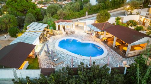 Troulos Apartment | Skiathos Island Suites