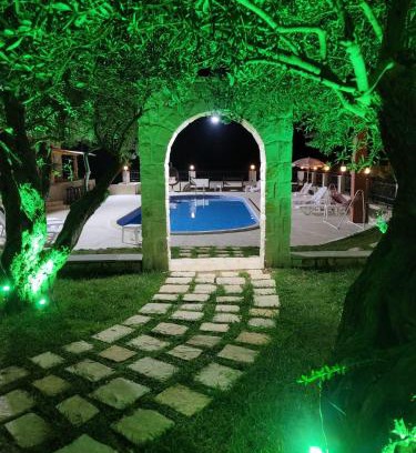 Kfardebian House | Sky and sea cabins Abdelli
