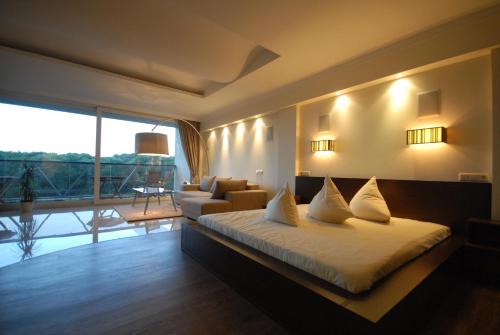 Brasa Apartment | Sky-High Sauna Penthouse Retreat with City Views