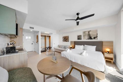 Downtown Miami Apartment | Sky High Studio Condo - City Views