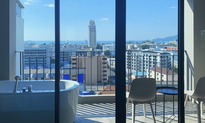 Nanai Road Hotel | Sky Wave Patong