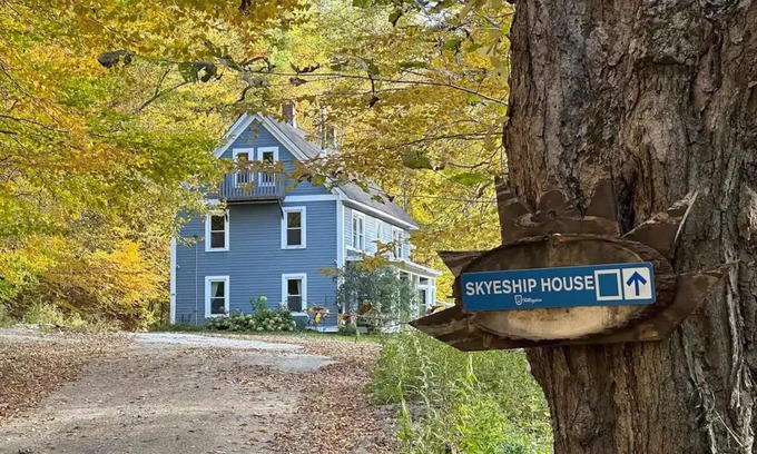 West Bridgewater Apartment | Skyeship House Condo with Hot Tub! - 1 Minute from Gondola - Sleeps 12 Easily