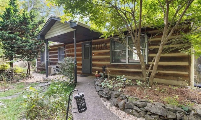 Linden Cabin | Skyland Hideaway | Mountain Cabin w/Hot Tub