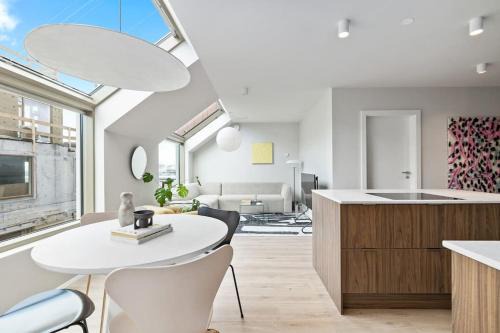 Vesturbær Apartment | Skylight Lux 3BR/2BA City Center with Free Parking