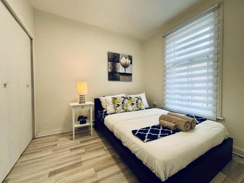 De Lorimier Apartment | Sleek And Comfortable Space