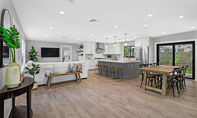 Jupiter House | Sleek home near beaches, shops, & dining, with private pool & high-end kitchen